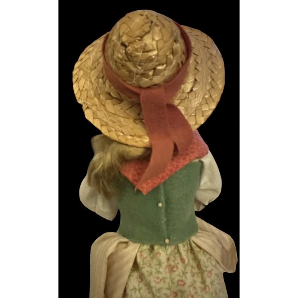 Byers Choice‎ Colonial Williamsburg Christmas Woman w/ Holly Topiary In Clay Pot